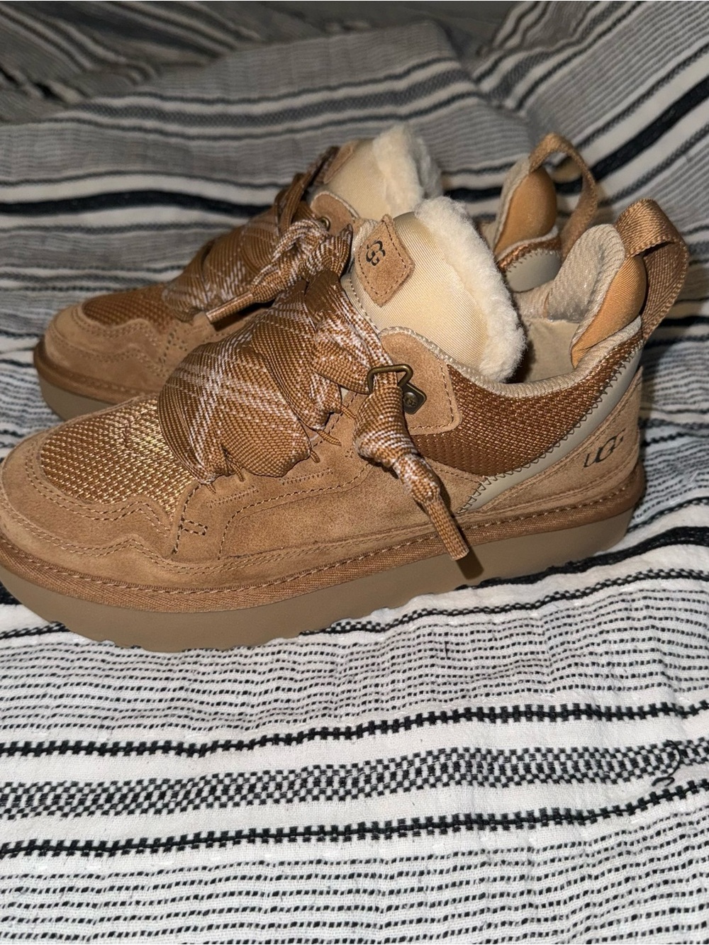 UGG Lowmel Sneaker in the chestnut colorway - Picture 4 of 8